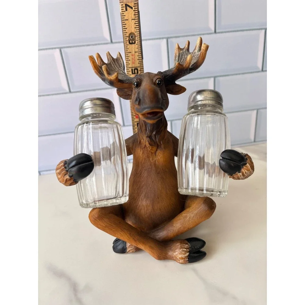 Rivers Edge Products Sitting Moose Salt and Pepper Shaker‎ Holder Set